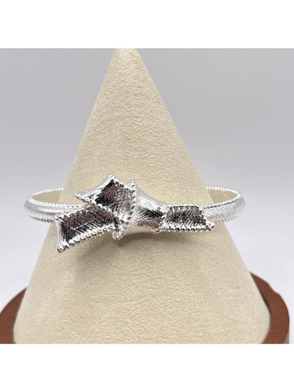 Womens Bracelet Clamper Knot Ribbon Bow Silver Tone Textured Hinged Bangle 6.75"